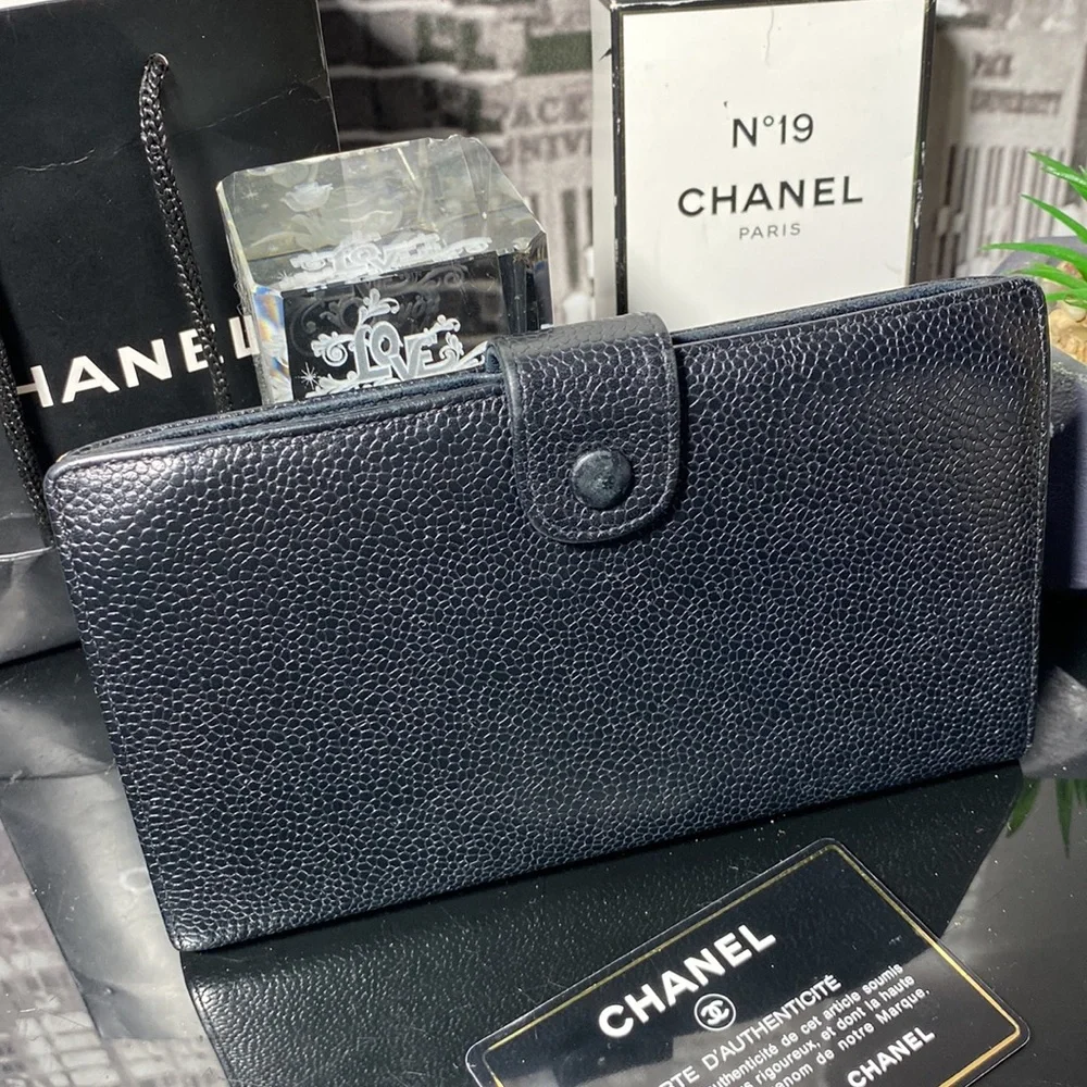 Authentic CHANEL Long Caviar Leather CC Bifold Wallet - Picture 8 of 17